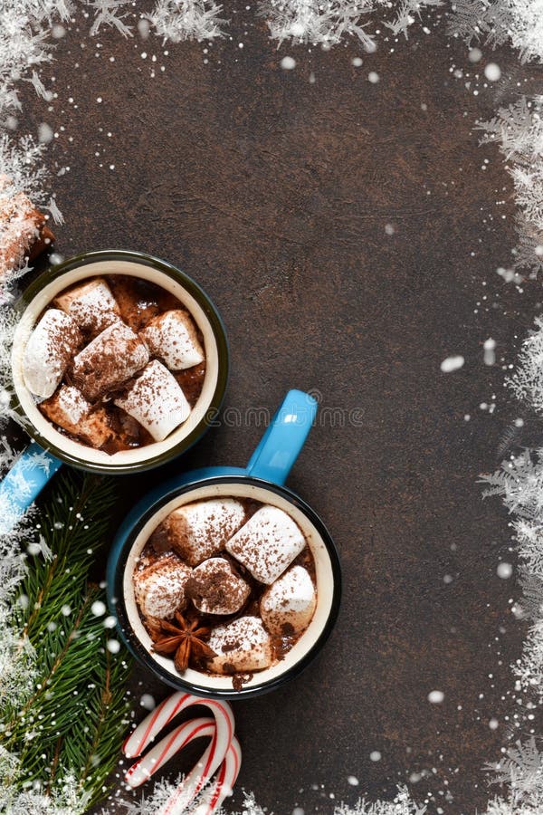 O chocolate quente é uma bebida tradicional do inverno Backgroun do Natal fotografia de stock O chocolate quente é uma bebida tradicional do inverno Backgroun do Natal fotografia de stock