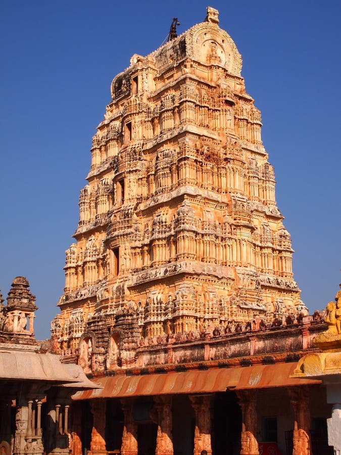 O complexo do templo de Hampi, um local do patrimônio mundial do UNESCO em Karnataka, Índia imagens de stock royalty free O complexo do templo de Hampi, um local do patrimônio mundial do UNESCO em Karnataka, Índia imagens de stock royalty free