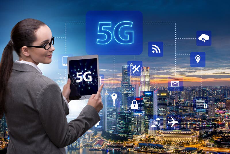O conceito 5g da tecnologia da conex?o a Internet foto de stock royalty free O conceito 5g da tecnologia da conex?o a Internet foto de stock royalty free