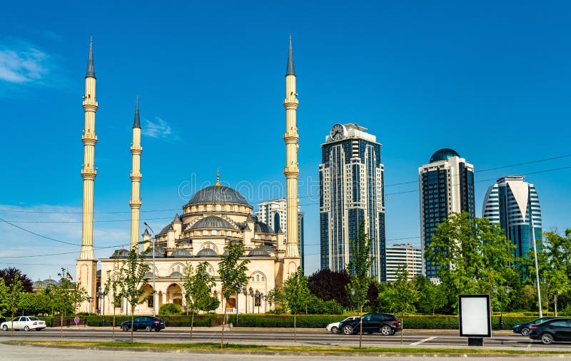 O coração da mesquita chechnya na grozny russia