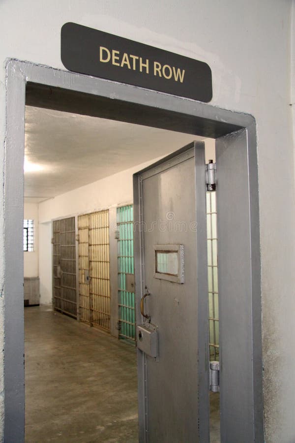 O corredor da morte assina sobre uma porta do bloco de cela