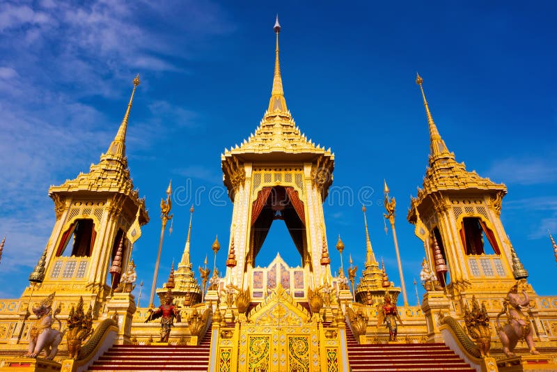 O crematório real de seu rei Bhumibol Adulyadej da majestade em Banguecoque, Tailândia fotos de stock O crematório real de seu rei Bhumibol Adulyadej da majestade em Banguecoque, Tailândia fotos de stock