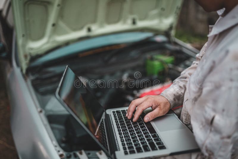 O dispositivo da tecnologia do uso da indústria automóvel fotos de stock O dispositivo da tecnologia do uso da indústria automóvel fotos de stock