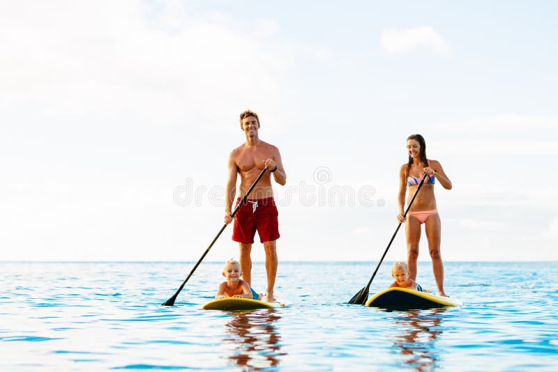 O divertimento da família, está acima de remo imagens de stock royalty free O divertimento da família, está acima de remo imagens de stock royalty free