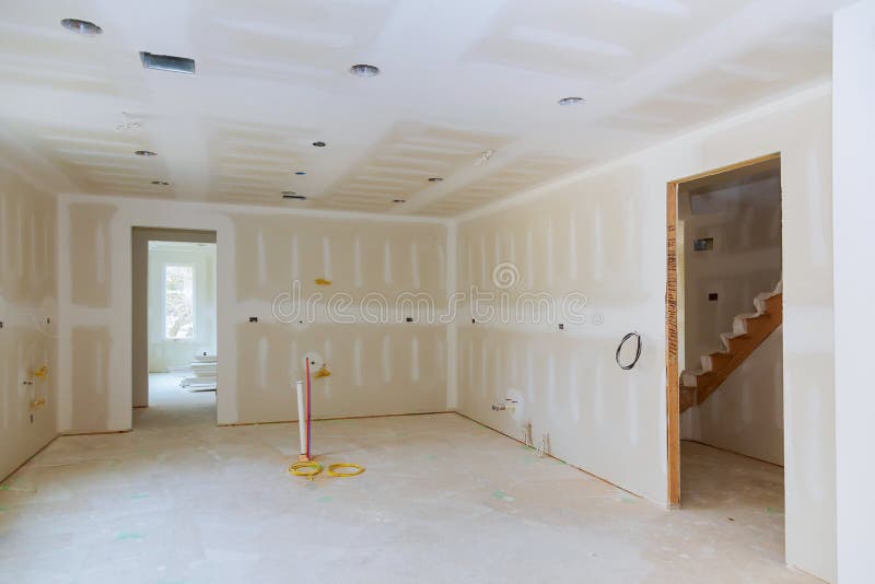 O Drywall é pendurado na sala da cozinha que remodela o projeto foto de stock O Drywall é pendurado na sala da cozinha que remodela o projeto foto de stock