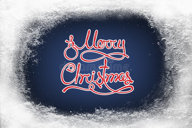 O Feliz Natal text na geada azul da neve do fundo e da geada na janela do xmas fotografia de stock O Feliz Natal text na geada azul da neve do fundo e da geada na janela do xmas fotografia de stock