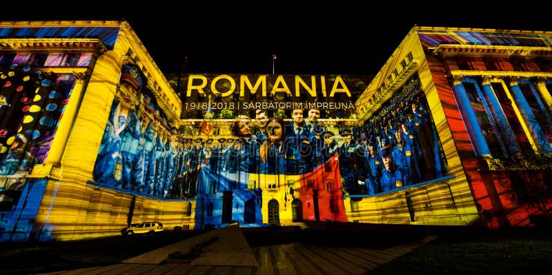 O festival do projetor transforma a capital da cidade em uma exposição de arte da luz do ar livre imagem de stock O festival do projetor transforma a capital da cidade em uma exposição de arte da luz do ar livre imagem de stock