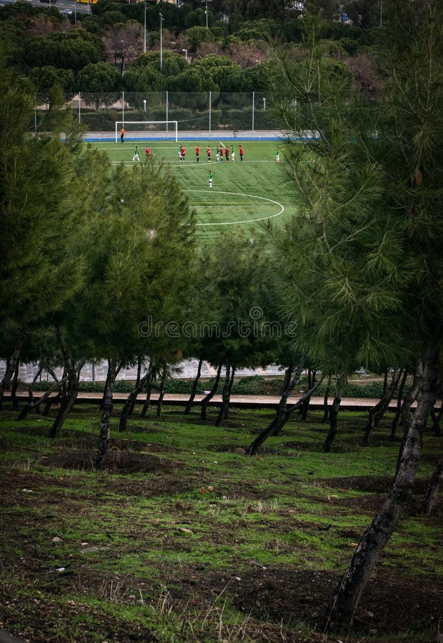 O futebol pratica em torno da natureza bonita imagens de stock O futebol pratica em torno da natureza bonita imagens de stock