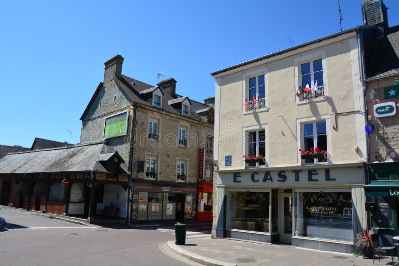 O glise do ‰ de Sainte-Mère-à era a primeira vila em Normandy liberou pelo exército de Estados Unidos no dia D, o 6 de junho de imagem de stock O glise do ‰ de Sainte-Mère-à era a primeira vila em Normandy liberou pelo exército de Estados Unidos no dia D, o 6 de junho de imagem de stock
