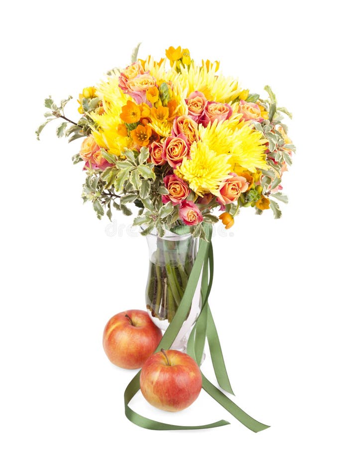 O grupo da mola floresce em um vaso com a maçã isolada em b branco imagens de stock O grupo da mola floresce em um vaso com a maçã isolada em b branco imagens de stock