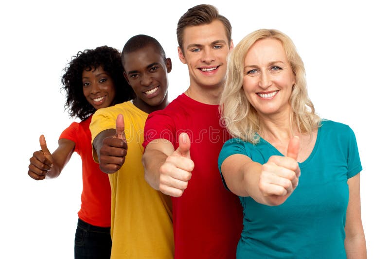 O grupo de pessoas de sorriso com polegares levanta o gesto foto de stock royalty free O grupo de pessoas de sorriso com polegares levanta o gesto foto de stock royalty free