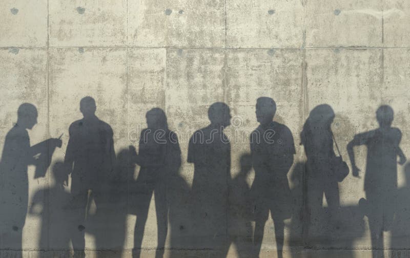 O grupo de pessoas que anda em uma pose relaxado moldou uma sombra no muro de cimento Ilustração criativa conceptual com as silhu