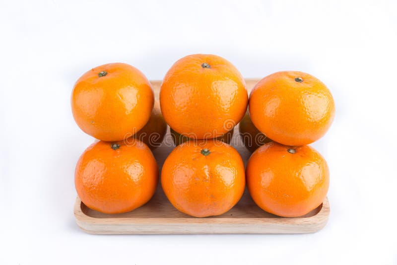 O grupo de tangerinas frutifica isolado no fundo branco fotografia de stock royalty free O grupo de tangerinas frutifica isolado no fundo branco fotografia de stock royalty free