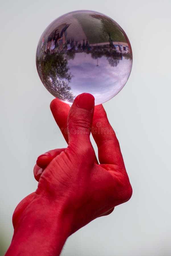 Jogos Carmesins Do Demônio Com Bola De Cristal Imagem de Stock - Imagem de  paranormal, svengali: 114995077