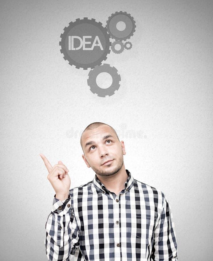 O homem considerável novo obteve a solução para seu problema fotografia de stock royalty free O homem considerável novo obteve a solução para seu problema fotografia de stock royalty free