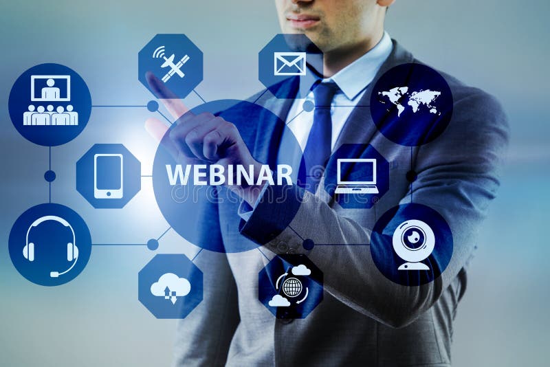 O homem de neg?cios no conceito webinar em linha foto de stock O homem de neg?cios no conceito webinar em linha foto de stock