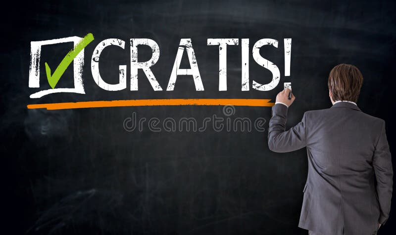 O homem de negócios escreve gratuitamente no alemão gratuitamente no blackboa imagens de stock royalty free O homem de negócios escreve gratuitamente no alemão gratuitamente no blackboa imagens de stock royalty free