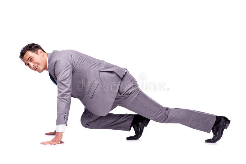 O homem de negócios no começo pronto para correr isolado no branco imagem de stock royalty free O homem de negócios no começo pronto para correr isolado no branco imagem de stock royalty free