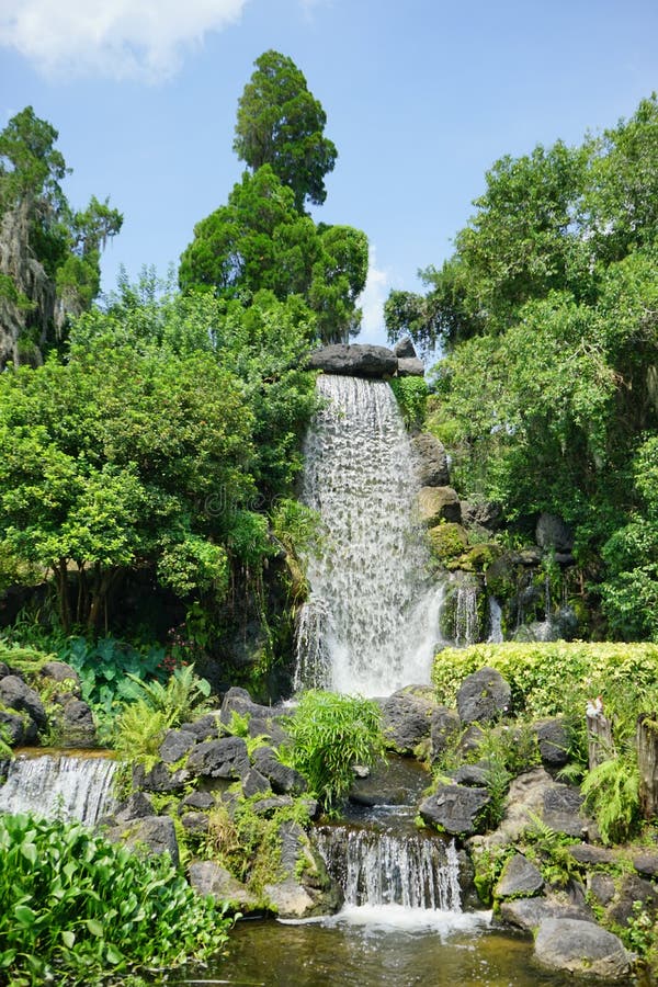 O homem fez a cachoeira imagens de stock royalty free O homem fez a cachoeira imagens de stock royalty free