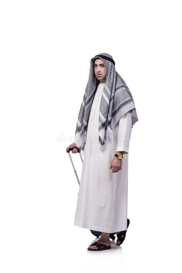 O homem árabe com a mala de viagem no conceito do curso isolada no branco fotos de stock O homem árabe com a mala de viagem no conceito do curso isolada no branco fotos de stock