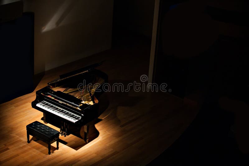 O Instrumento Do Teclado Da Música Do Piano Fecha a Chave Sadia Preta  Musical Do Jogo Que Joga a Antiguidade Clássica Grande Do M Foto de Stock -  Imagem de branco, chave