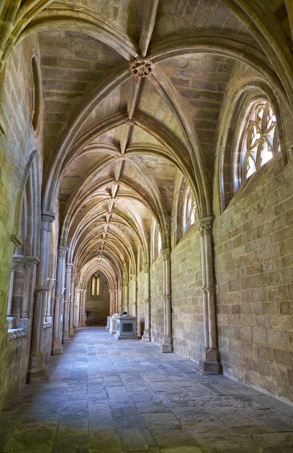 O interior do claustro do SE da catedral de Évora portugal imagem de stock royalty free O interior do claustro do SE da catedral de Évora portugal imagem de stock royalty free