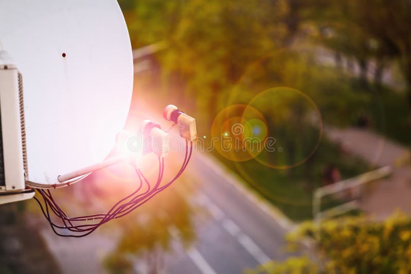 O Internet, satélite, redes sociais, antena parabólica, sinais, tevê, comunica-se, moderno, metrópole, rede, redes, equipamento foto de stock royalty free O Internet, satélite, redes sociais, antena parabólica, sinais, tevê, comunica-se, moderno, metrópole, rede, redes, equipamento foto de stock royalty free