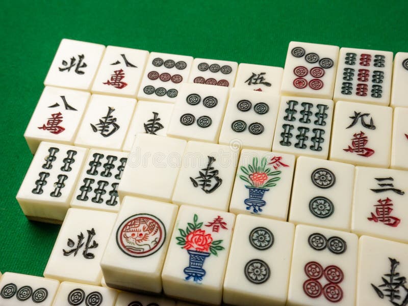 O Mahjong Na Mesa Antiga Jogo Asiático Fecha a Imagem Foto de Stock -  Imagem de casa, chinês: 245625624