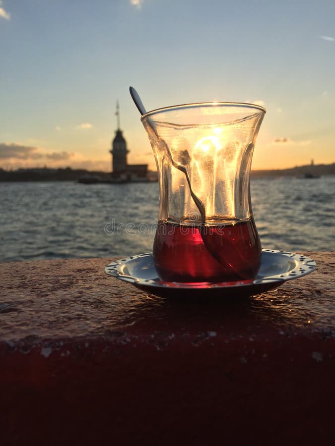 Foto de Jogo De Chá Turco Xícara De Chá Otomana Com Ornamentos Árabes  Tradicionais e mais fotos de stock de Chá - Bebida quente - iStock