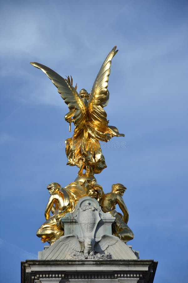 O memorial da vitória é um monumento à rainha victoria localizado no final