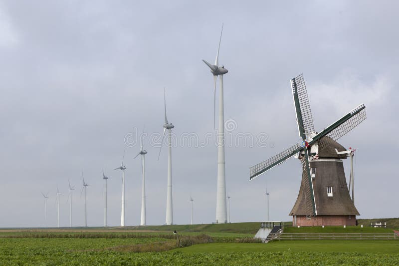 Foto de Antigo Moinho De Vento A Europa e mais fotos de stock de Moinho de  vento - Moinho de vento, Turbina Eólica, Cultura holandesa - iStock