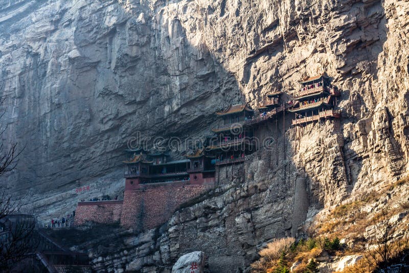 O monastério de suspensão famoso perto província de Datong, Shanxi, China imagens de stock O monastério de suspensão famoso perto província de Datong, Shanxi, China imagens de stock