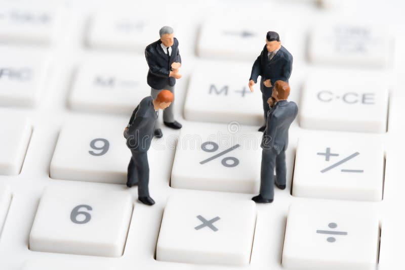 O negócio equipa a posição na calculadora fotos de stock O negócio equipa a posição na calculadora fotos de stock