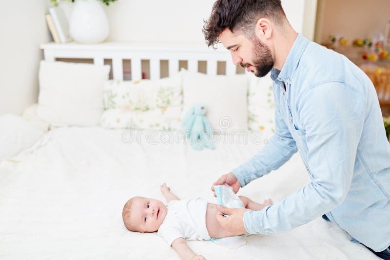 O pai muda tecidos descart?veis a seu beb?