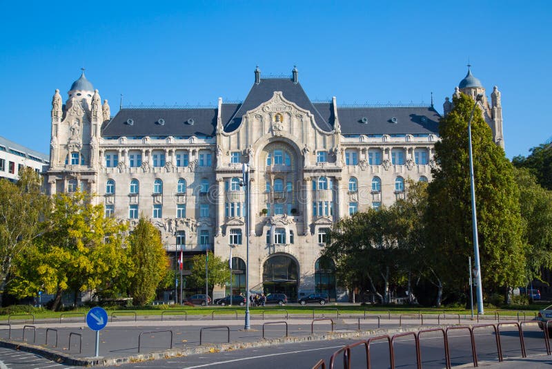 O palácio de Gresham em Budapest fotos de stock O palácio de Gresham em Budapest fotos de stock