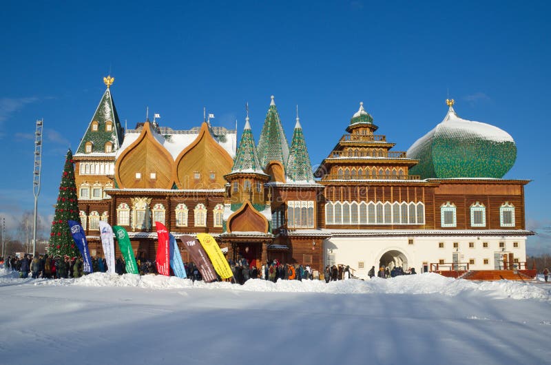 O palácio do czar Alexei Mikhailovich em Kolomenskoye, Moscou, Rússia imagem de stock O palácio do czar Alexei Mikhailovich em Kolomenskoye, Moscou, Rússia imagem de stock