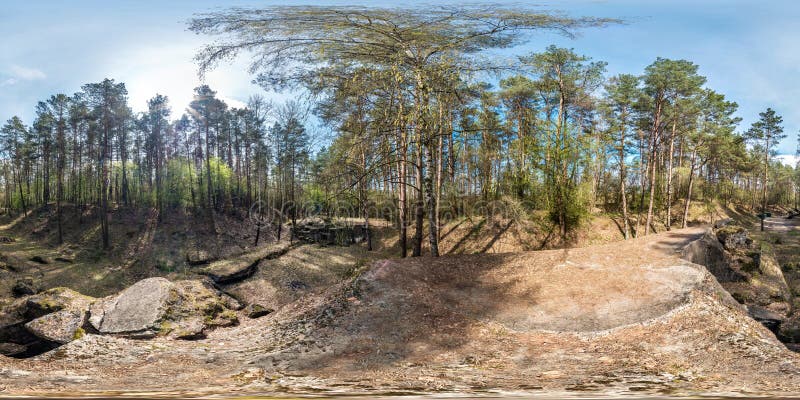 O panorama esf?rico sem emenda completo 360 graus de opini?o de ?ngulo arruinou a fortaleza militar abandonada da primeira guerra imagem de stock royalty free O panorama esf?rico sem emenda completo 360 graus de opini?o de ?ngulo arruinou a fortaleza militar abandonada da primeira guerra imagem de stock royalty free