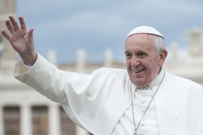 O papa Francis abençoa fiel