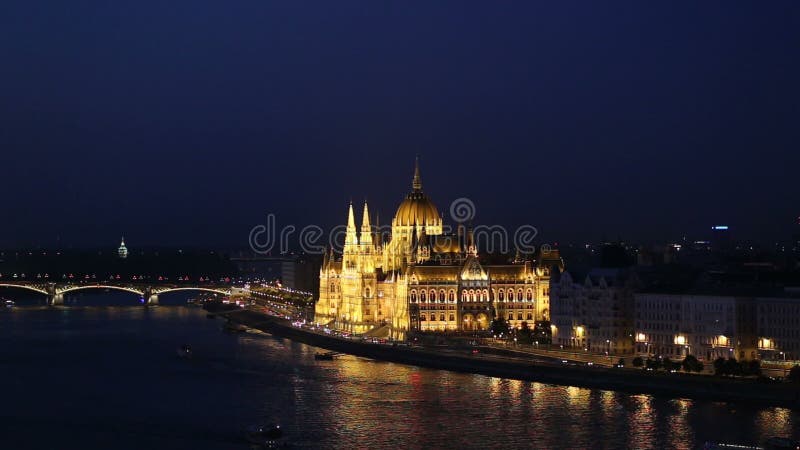 O parlamento e Danube River de Budapest