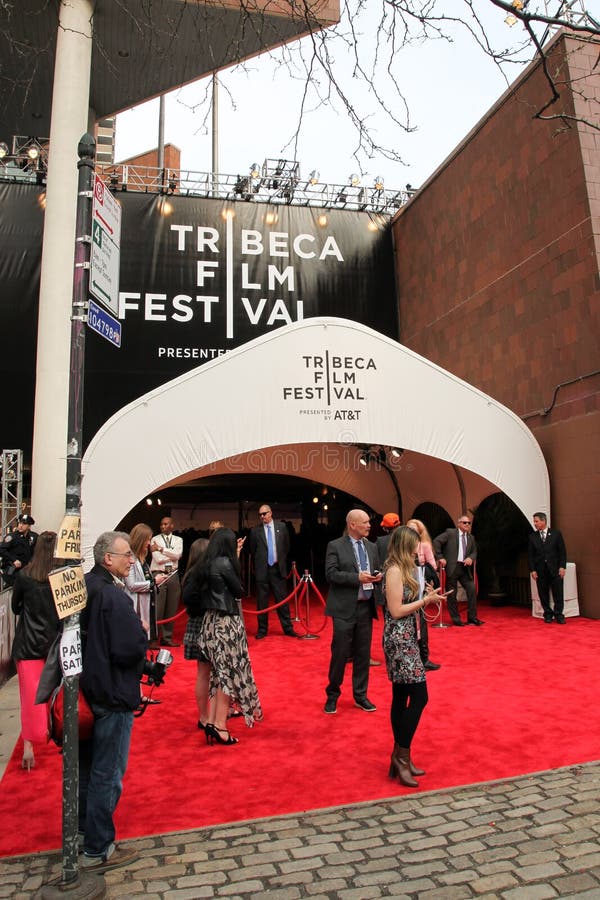 O pessoa atende 2017 ao ` do gênio do ` da premier do festival de cinema de Tribeca foto de stock royalty free O pessoa atende 2017 ao ` do gênio do ` da premier do festival de cinema de Tribeca foto de stock royalty free