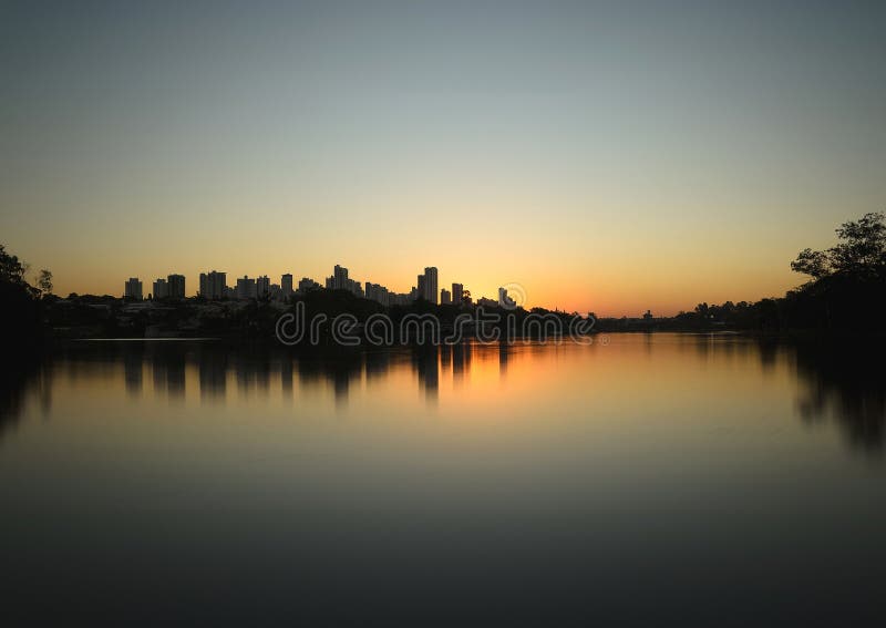 Lago Igapo No Natal Londrina Pr Brasil Imagem de Stock - Imagem de foto, cidade: 171696095 Lago Igapo No Natal Londrina Pr Brasil Imagem de Stock - Imagem de foto, cidade: 171696095