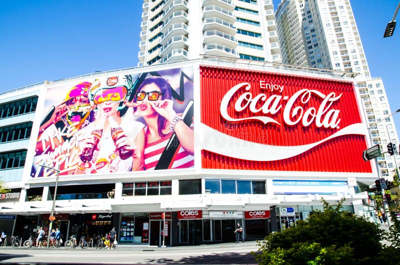 O quadro de avisos de Coca-Cola nos reis Cruz é considerado mais frequentemente como um marco icônico do que como uma propaganda