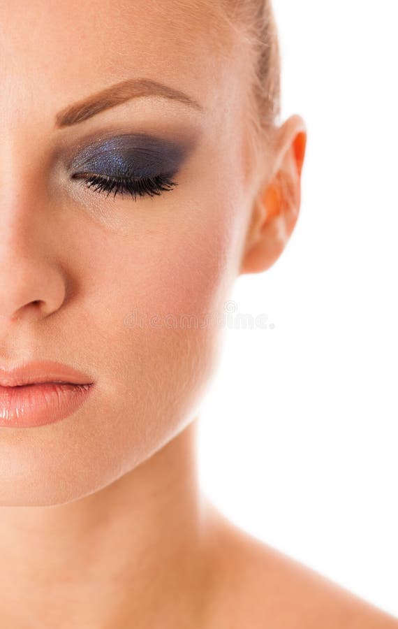 O retrato da beleza da mulher com composição perfeita, smokey eyes, completamente imagens de stock O retrato da beleza da mulher com composição perfeita, smokey eyes, completamente imagens de stock