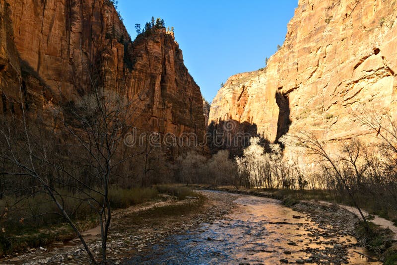 O rio do Virgin e a caminhada do beira-rio fotos de stock