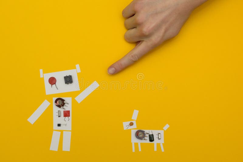 O robô de papel pequeno alcança para a mão do homem ilustração royalty free O robô de papel pequeno alcança para a mão do homem ilustração royalty free