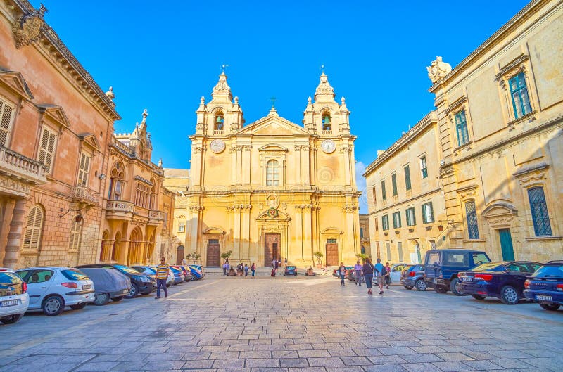 O St enorme Paul Cathedral em Mdina, Malta fotografia de stock royalty free O St enorme Paul Cathedral em Mdina, Malta fotografia de stock royalty free