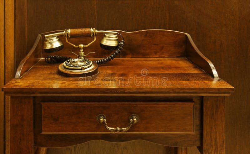 O telefone velho da mesa imagem de stock royalty free O telefone velho da mesa imagem de stock royalty free