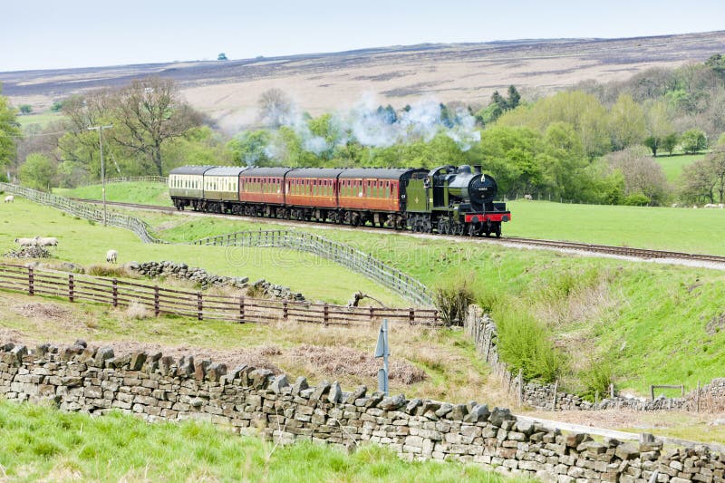 o trem do vapor, North Yorkshire amarra a estrada de ferro & o x28; NYMR& x29; , Yorkshire e