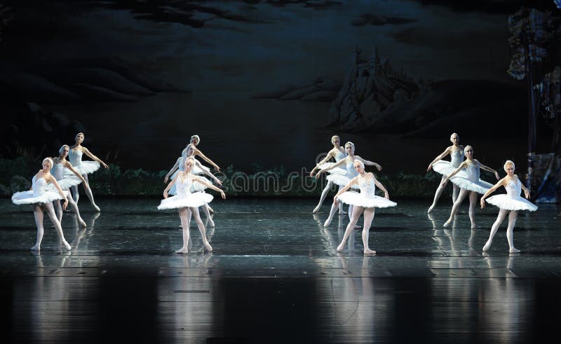 O Tribo-bailado O Lago das Cisnes da cisne imagens de stock O Tribo-bailado O Lago das Cisnes da cisne imagens de stock