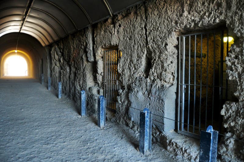O túnel do ` s do baleeiro da prisão redonda da casa na cidade de porto de Fremantle em Perth, Austrália imagens de stock O túnel do ` s do baleeiro da prisão redonda da casa na cidade de porto de Fremantle em Perth, Austrália imagens de stock
